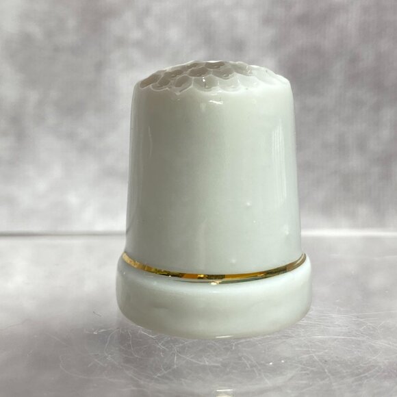 Atlanta Souvenir Thimble White Porcelain Gold Trim Peach Design, A Peachy Place - Picture 4 of 9